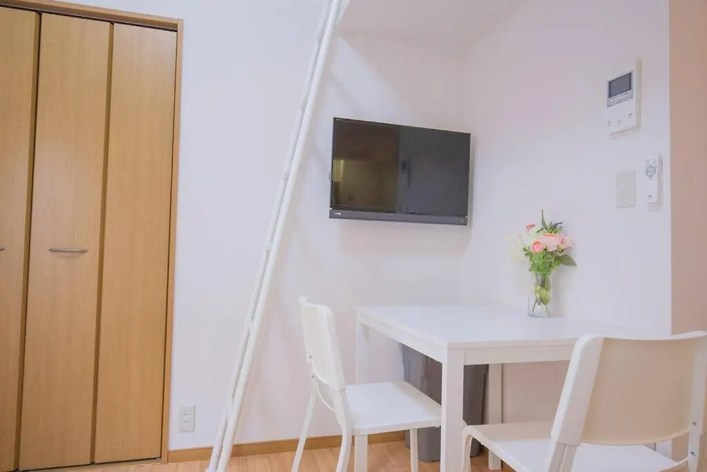 閑静な住宅街_暖かく居心地の良いデザイン Yow-4 Präfektur Tokio Apartment